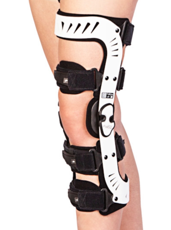 FOLLOW FORCE knee brace with regulated range of motion